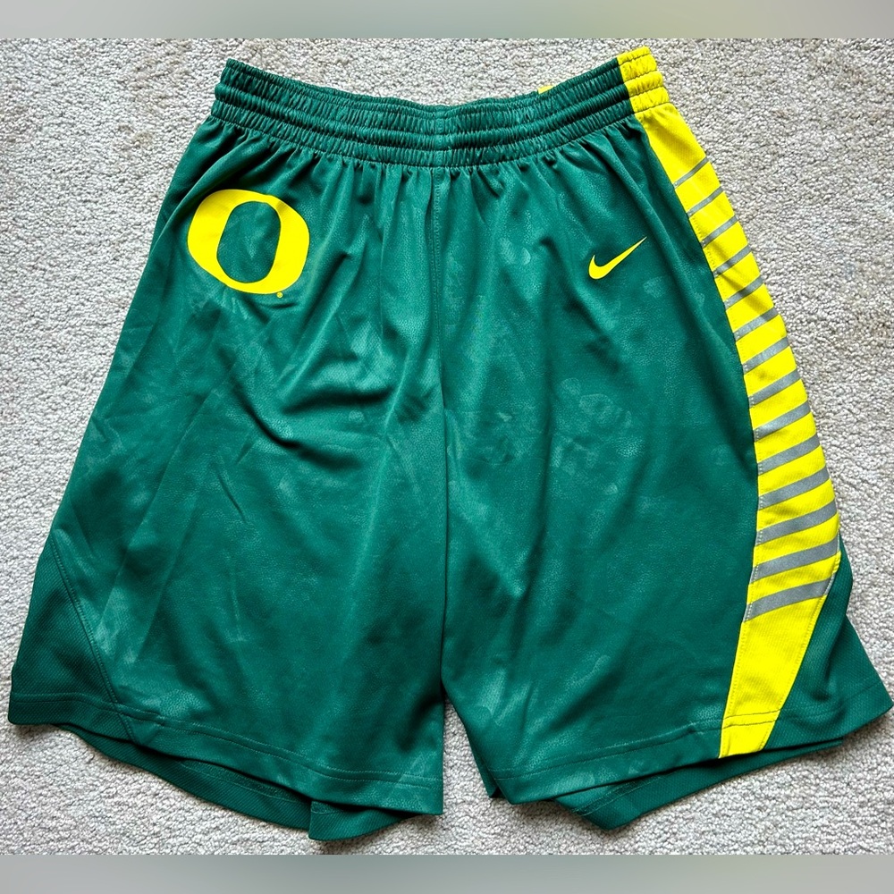 Nike Oregon Basketball Shorts Size S